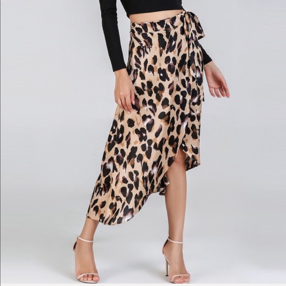 1 LEFT! Leopard Printed Midi Wrap Skirt - Picture 3 of 8
